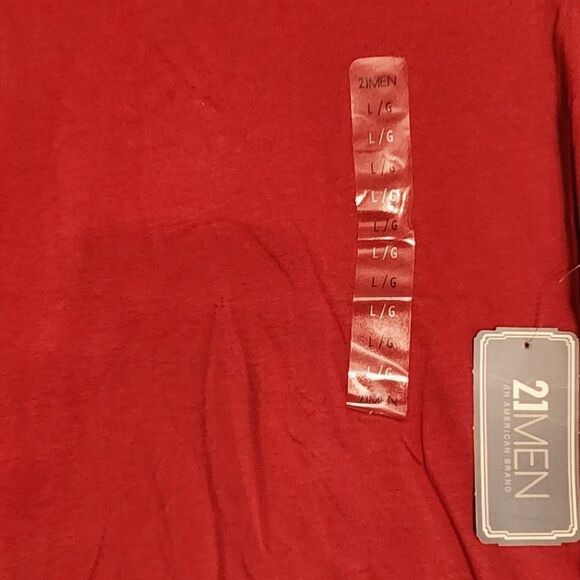 NWT Men's Red Short Sleeve V-Neck Shirt - Picture 3 of 3